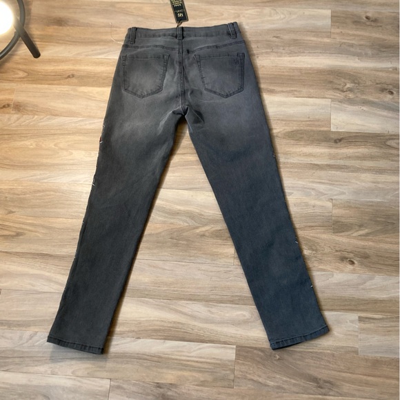 DG2 by Diane Gilman jean with embriodered floral design size 4 - Picture 15 of 16